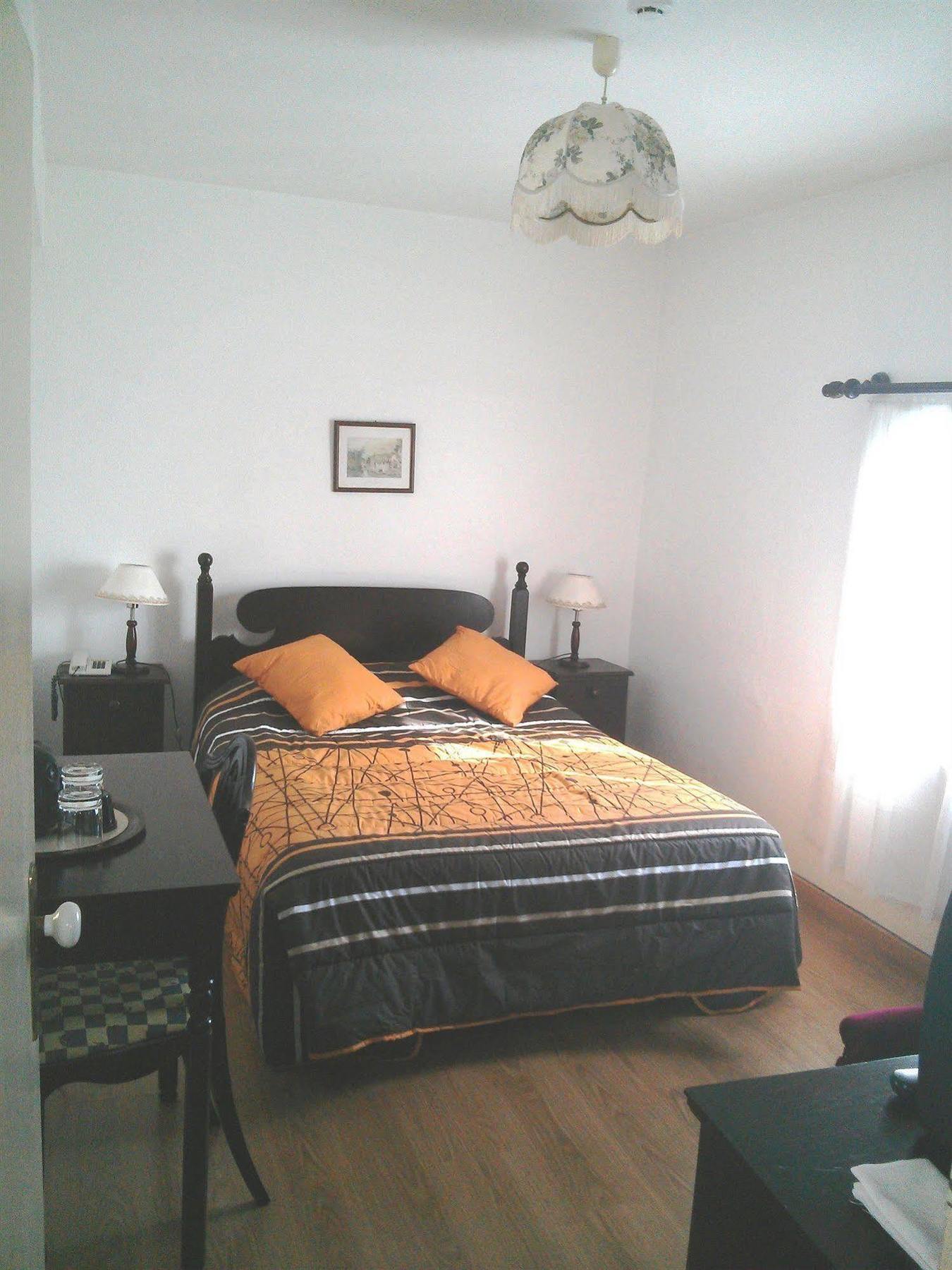 פונשל Pensao Residencial Vila Teresinha מראה חיצוני תמונה