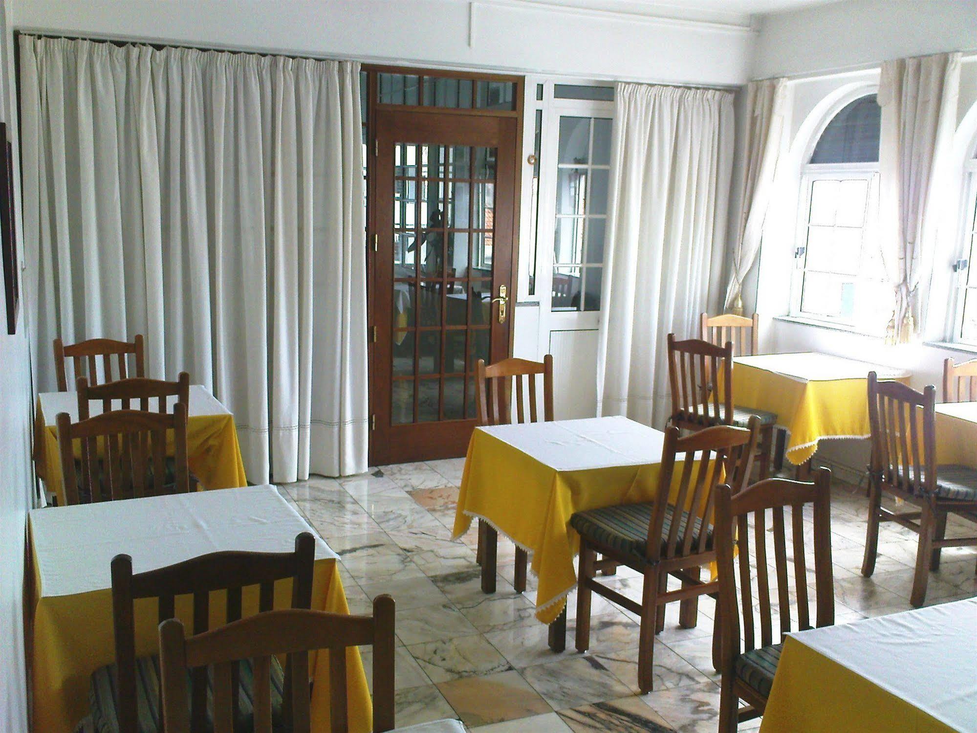 פונשל Pensao Residencial Vila Teresinha מראה חיצוני תמונה